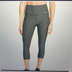 Eddie Bauer Trail Capri Crop Leggings with Zip Pockets